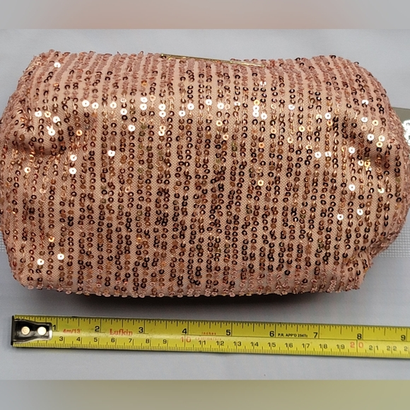 Vince Camuto  make up bag. - Picture 4 of 6